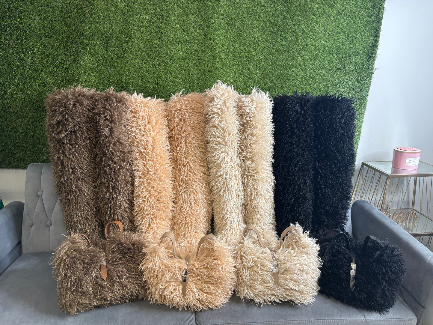 Million thigh fur boots